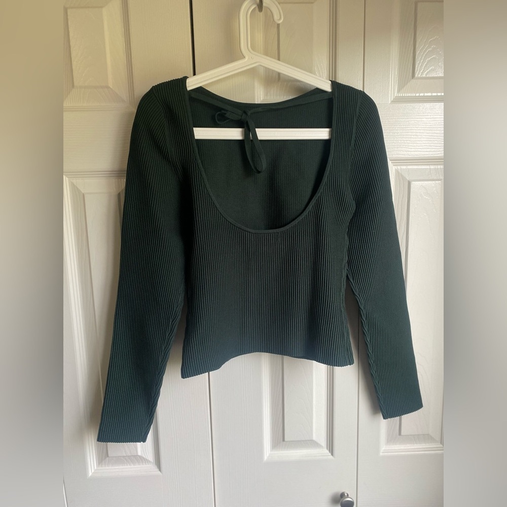 New Aritzia Babaton Sculpt Knit Scouted Longsleeve Tight open-back knit top - Picture 9 of 13